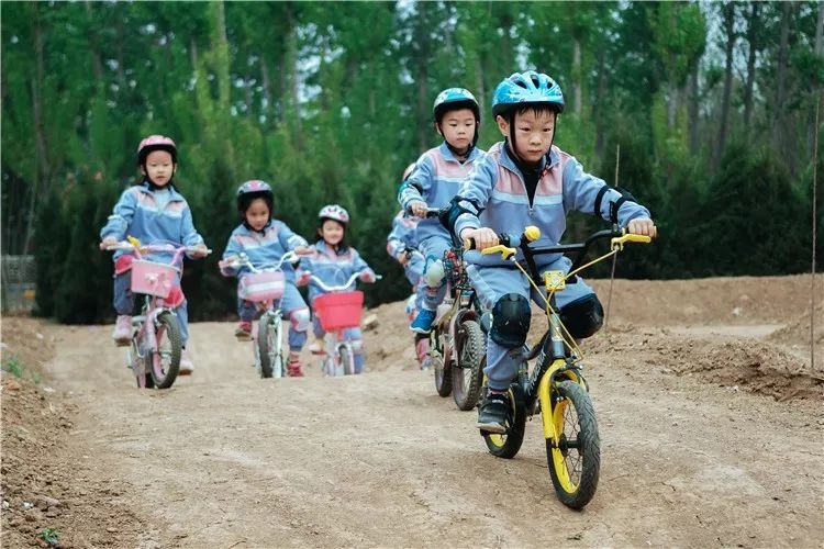 金摇篮幼儿园六一汇演圆满成功,爱的绽放团购