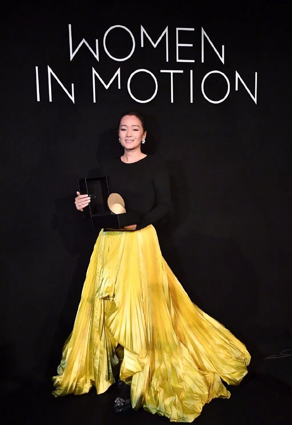 戛纳朱一龙入选作品,戛纳朱一龙白西装