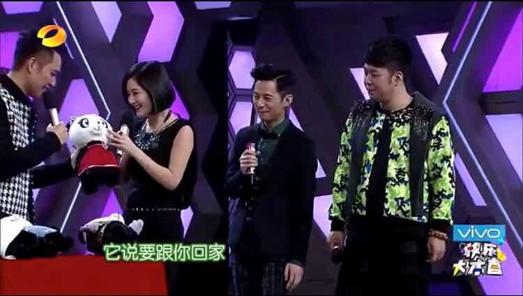 吴昕卖钟汉良礼物 (吴昕卖钟汉良礼物视频)