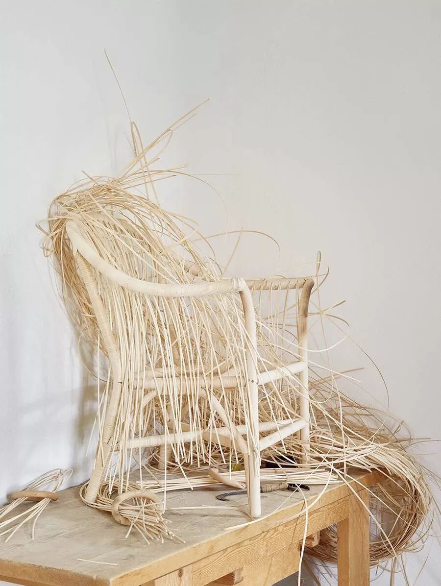 年轻人开始买藤编家具了？因为他们想回家养老了…