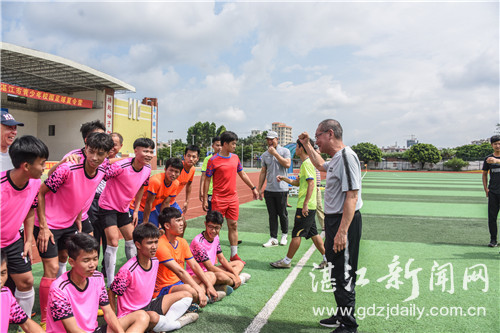 中国足球教练名宿,中国足球名宿辅导团新疆公益行