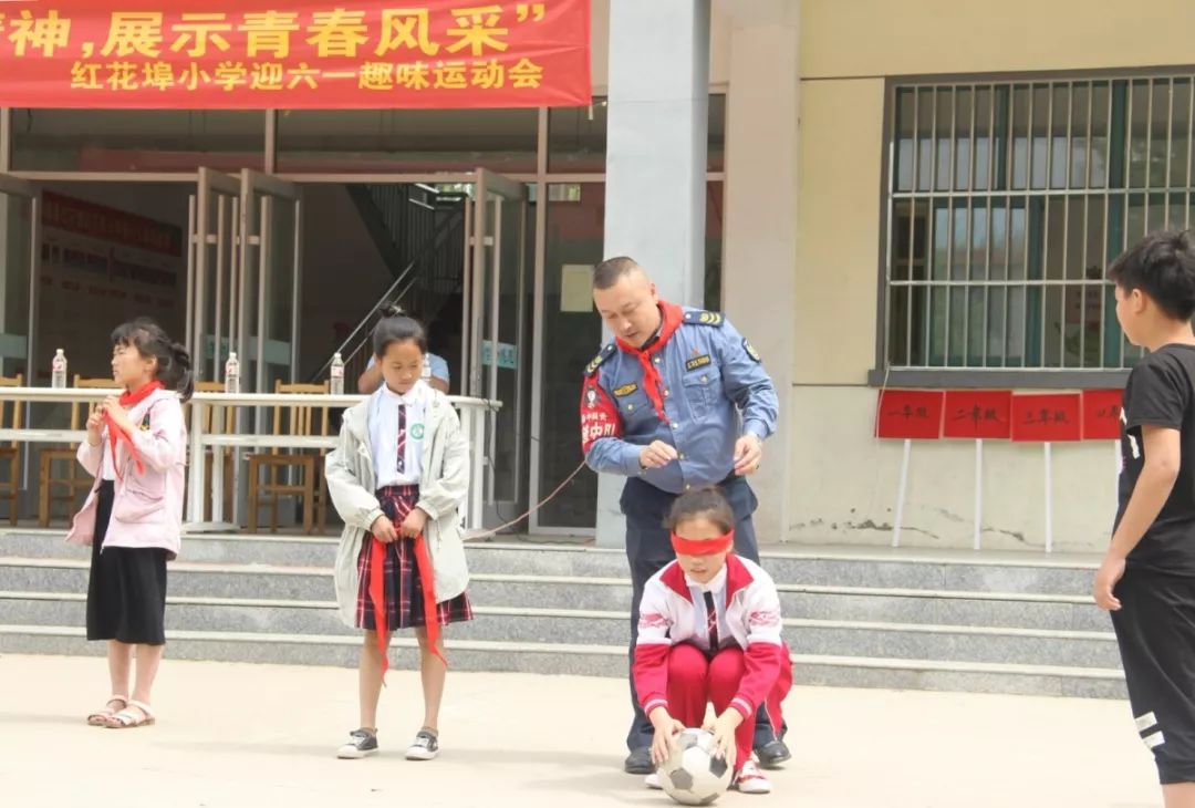 学校传承雷锋精神主题活动简报,弘扬雷锋精神汇演