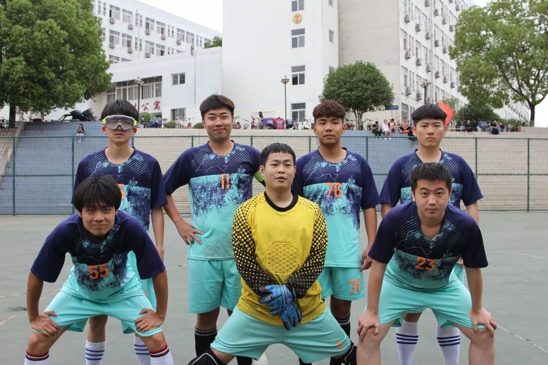 足球队勇夺冠军,喜报我校足球队喜获甲组乙级亚军