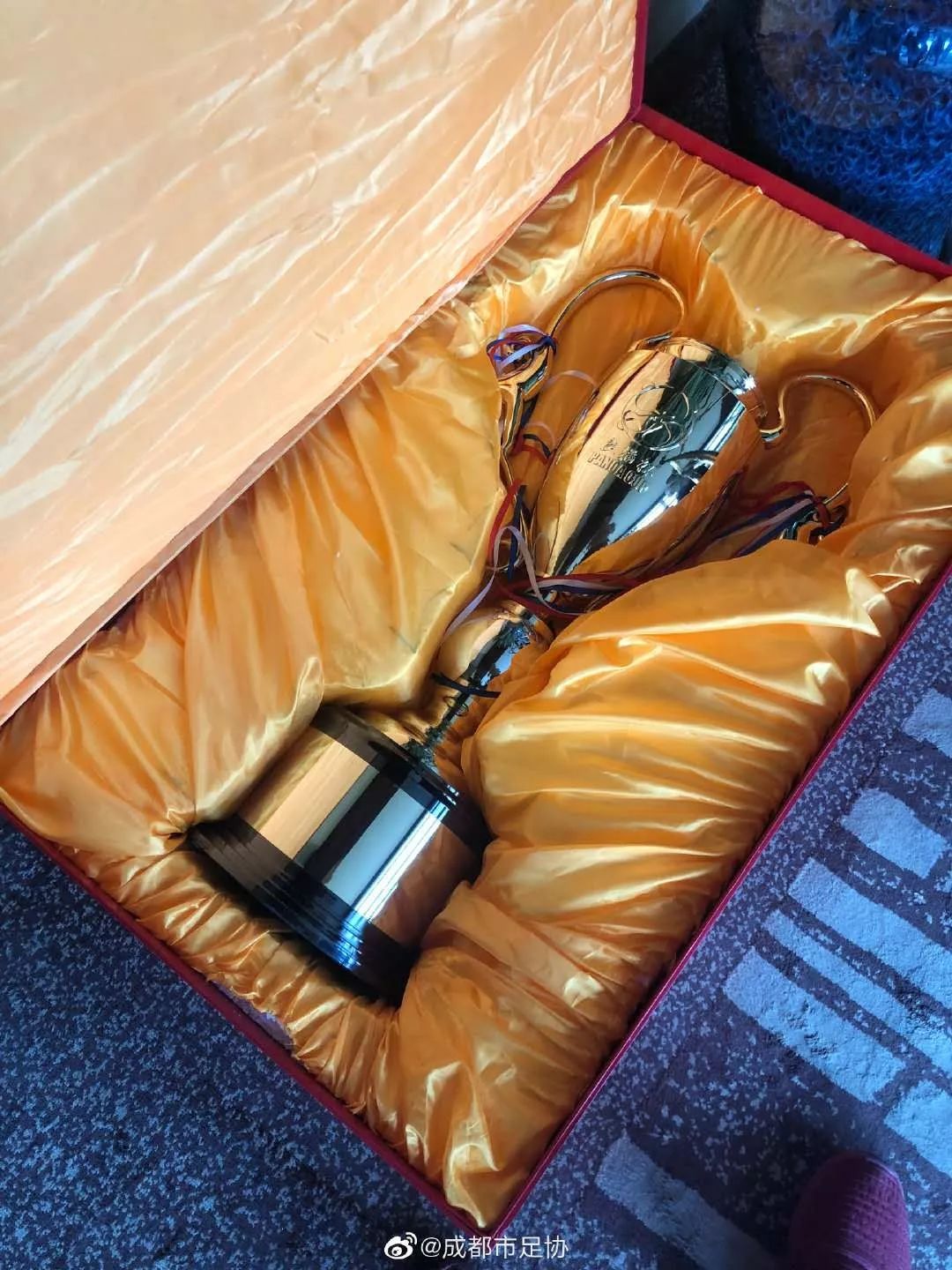 熊猫杯韩国队脚踏奖杯日本看法,熊猫杯韩国侮辱奖杯球员是谁