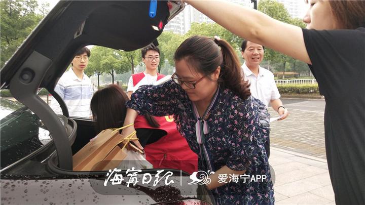 意外收到小朋友的礼物,小朋友收到神秘礼物