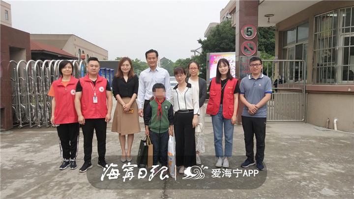 意外收到小朋友的礼物,小朋友收到神秘礼物