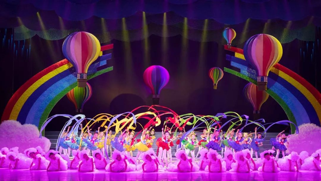 高清大图：“蓝天娃”精彩演绎《同在蓝天下》，向全国小朋友献礼