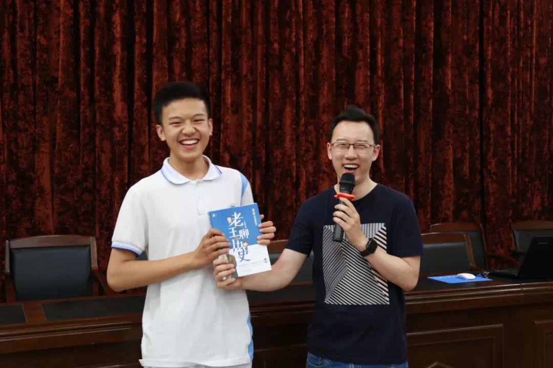 迷妹丨一大波“迷弟迷妹”正在袭来，段子手王磊老师河北巡讲圈粉无数