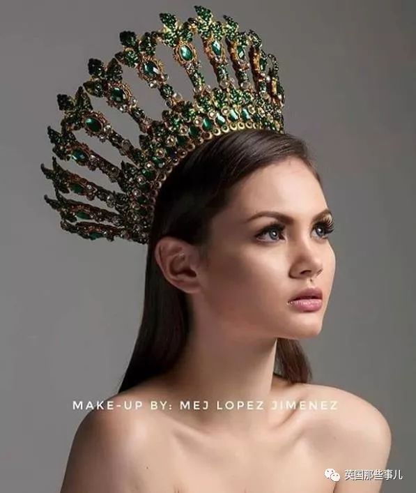 用布料给洋娃娃做衣服,手工高定时装