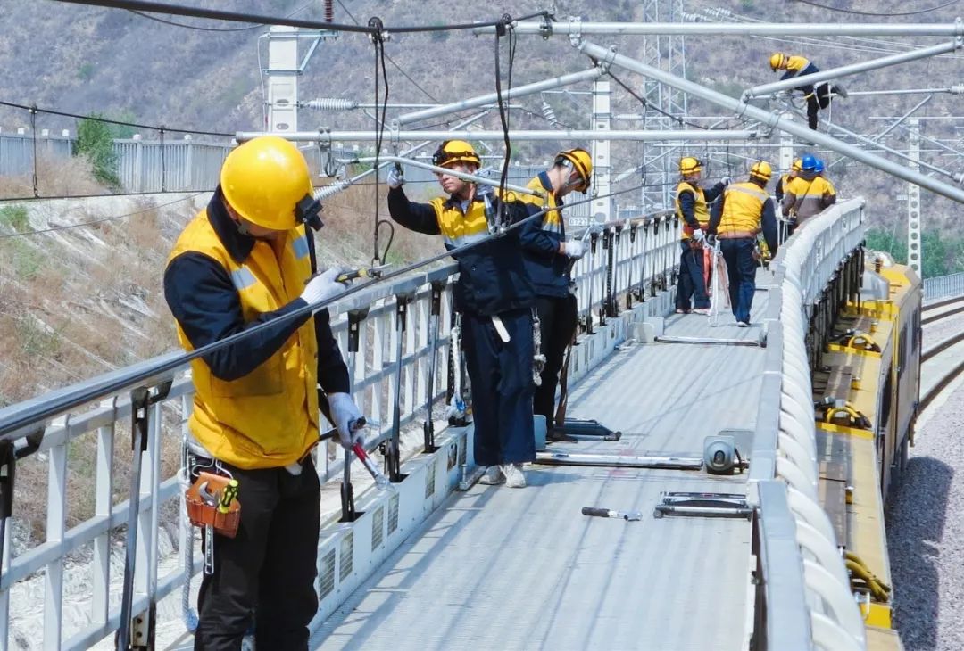 想进铁路考哪个学校,西安铁路职业技术学院靠谱吗