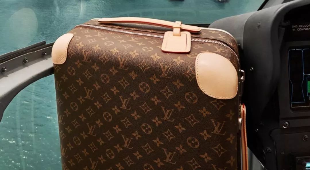 diorkaws联名香水,迪奥kaws联名黑色