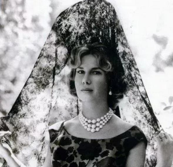 她是英女王闺蜜，拥有“至蓝之血”，却在82岁为爱舍弃百亿身家