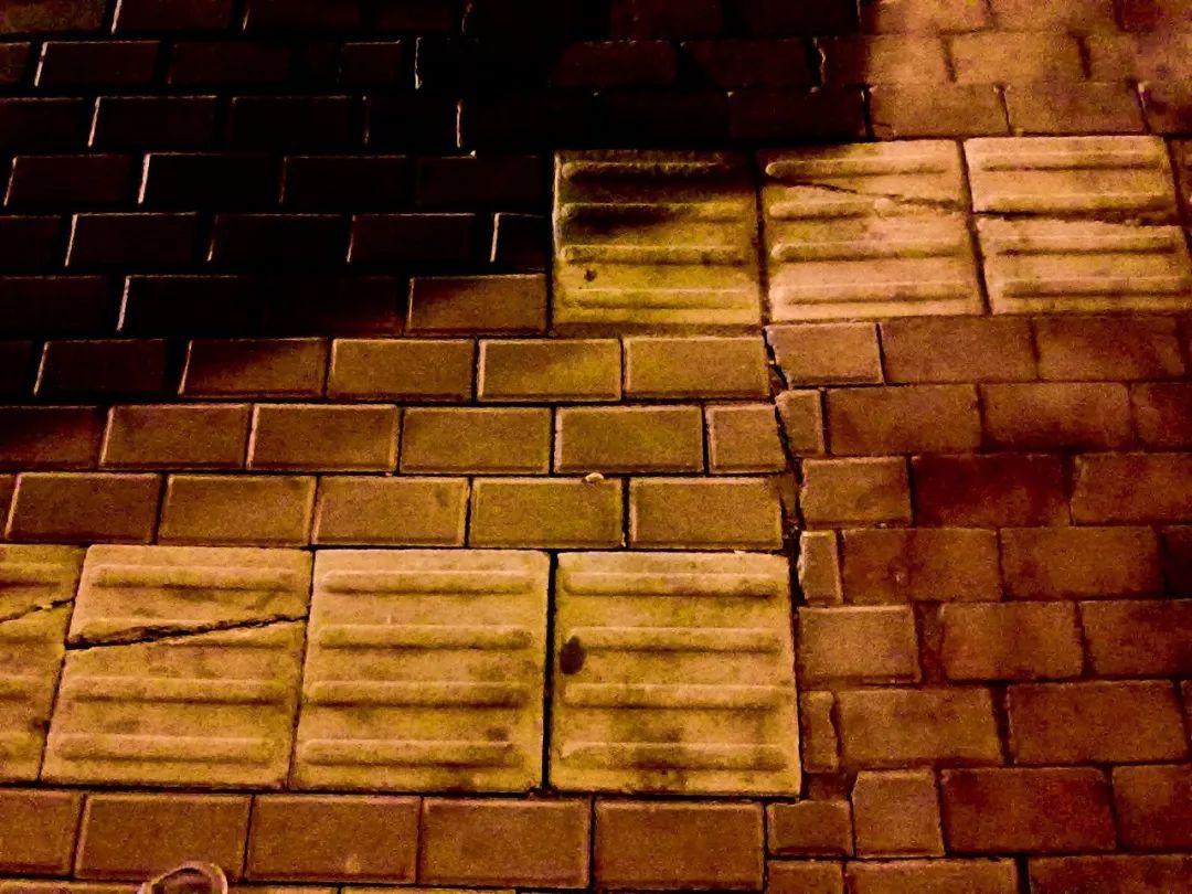 闭着眼睛打开不了手机,闭着眼睛可以玩的手机