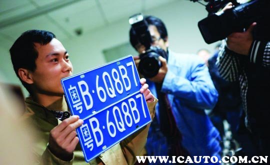 车牌号可以转让给别人么,车牌号可以转让到别人名下吗