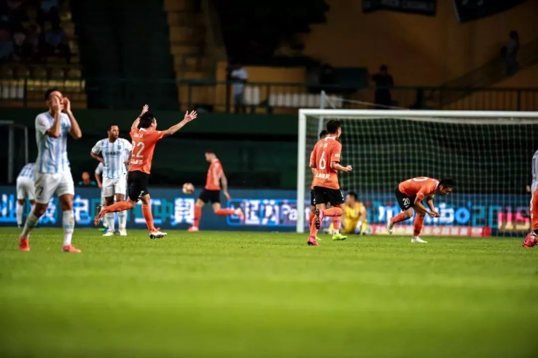 逆转夺冠震撼瞬间,武汉卓尔2:2绝平梅县铁汉