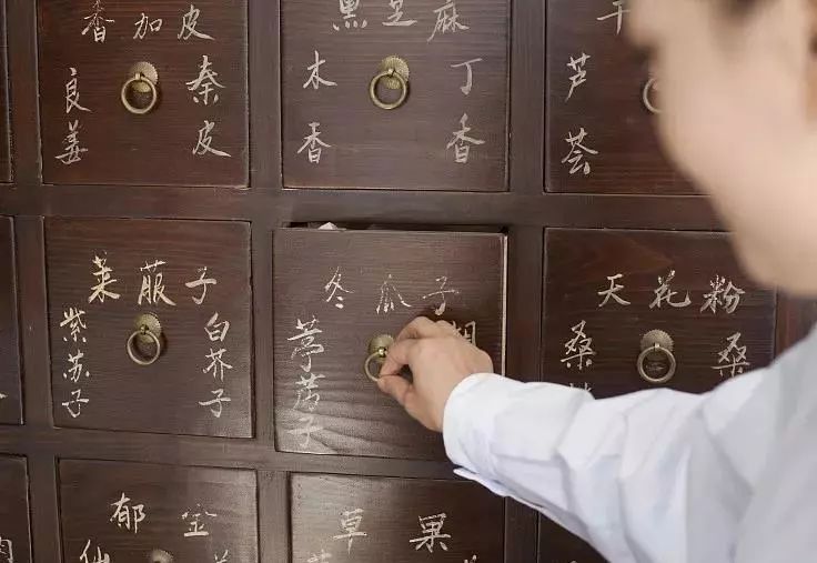 漂亮的女人会花钱,漂亮有气质的女人花钱多