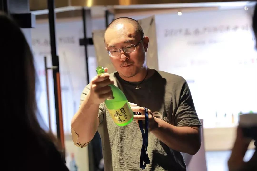 荣耀戴森阿迪、邓伦惠若琪,这个618,你为谁买单?丨Weekly