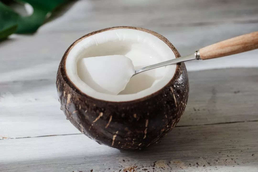 一到夏天就只剩半条命,一到夏天又把命交给了空调