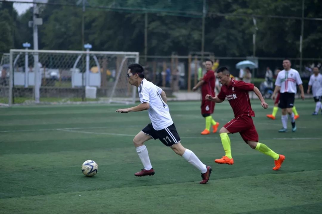 邛崃足球公益赛,我市全民健身运动会足球赛启幕