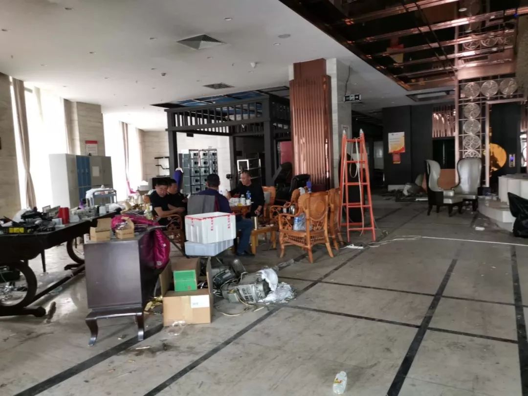 道里“最大洗浴中心”突然关门，有顾客储值卡还剩6000多元丨商家称已投350万进行退费