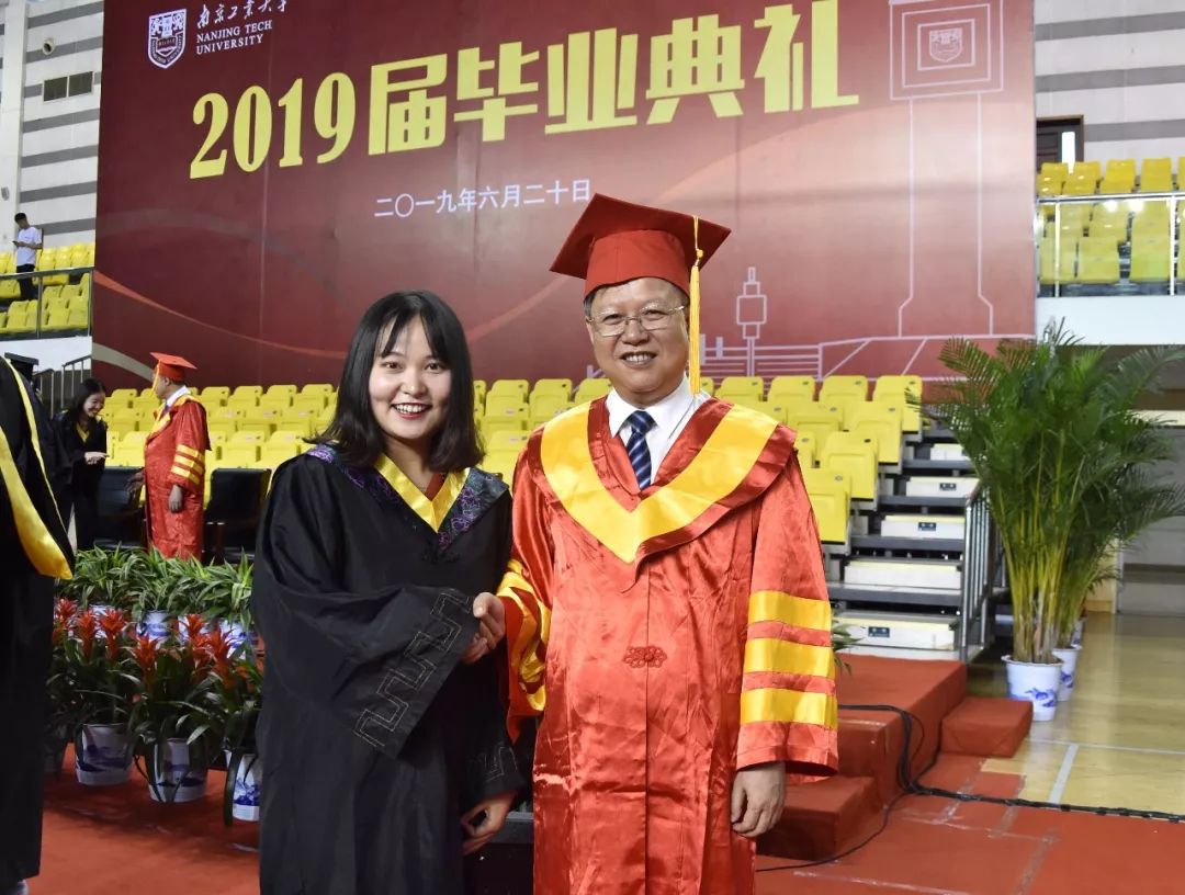 我们毕业了的感人事件,学生们毕业了感动哭了