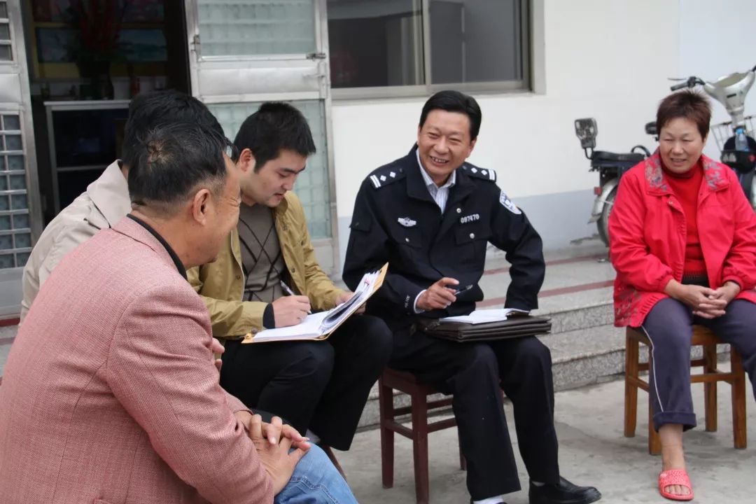 来PK！用一种水果形容警察，你的答案是……