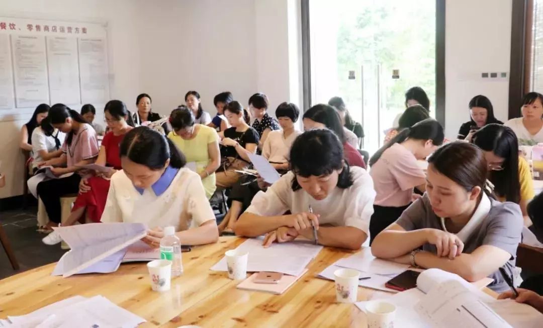 快3周的宝宝只会闹怎么办,一个月的宝宝老是闹怎么办