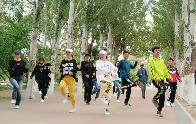 包头网红李艳香,18年的鬼步舞网红