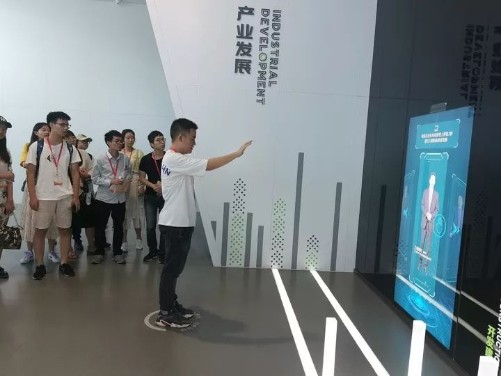 与先进制造业企业零距离浙师大“校企直通车”驶入金华开发区