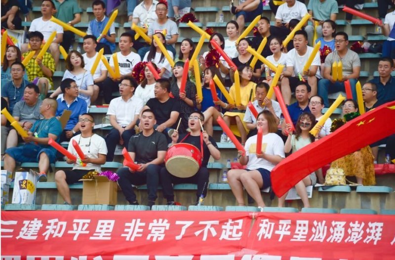 全力以赴的你,聚焦绿茵场