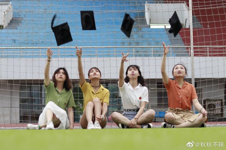 毕业照告别的是我们的青春,毕业照是我们永久的留念