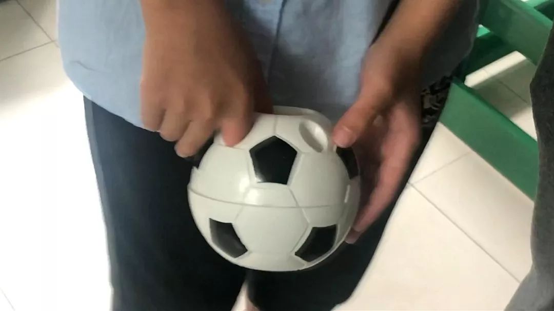 小孩手指卡在塑料圈里怎么办,小孩手指卡在塑料圈里