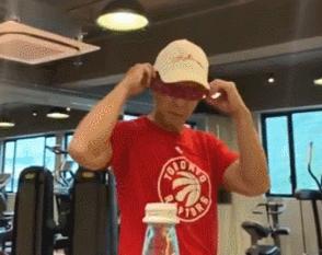 甄子丹赵文卓瓶盖挑战,赵文卓挑战长风镖局踢瓶盖