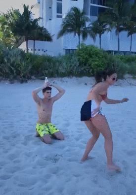 瓶盖挑战欧阳靖,赵文卓挑战3瓶盖的难度