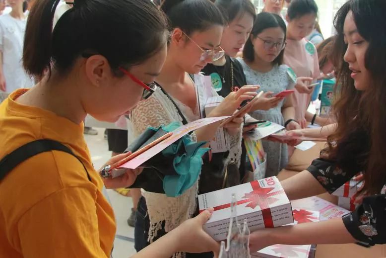 加油妈妈亲子活动,加油妈妈一日活动