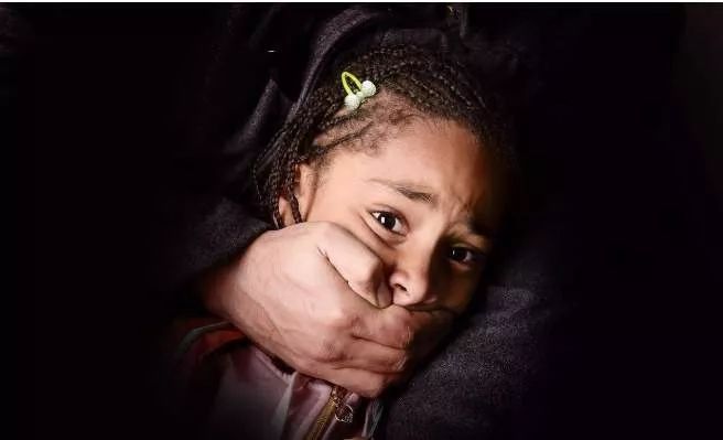 对小孩子下手太狠,对小孩下手的心理