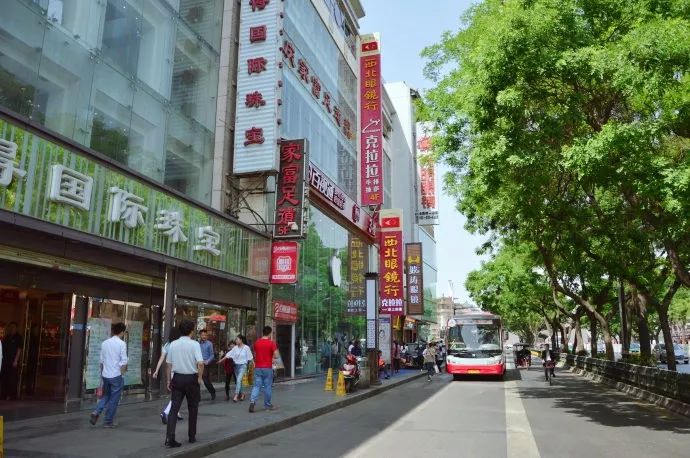 西安钟楼商圈事件真相,西安钟楼商圈历史