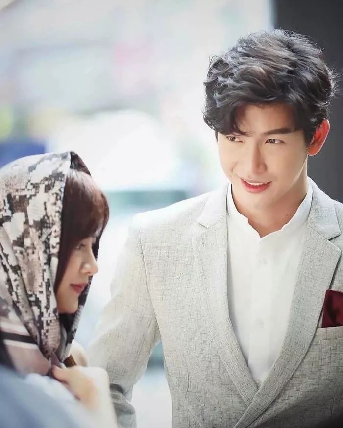 花钱减压｜不看泰剧的人都看了《吹落的树叶》,但某些人看来就是一部《不脱妆的粉底》