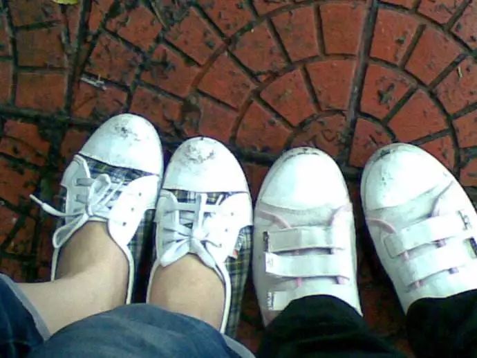 中国造了双变态小白鞋！狂虐20万次不皱！自带800散热孔，百元就搞定