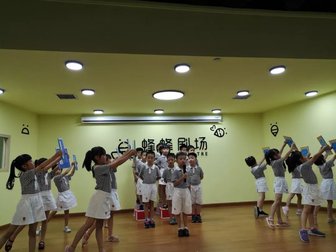 蜂蜂剧场show狂欢会，精彩表演嗨翻暑假