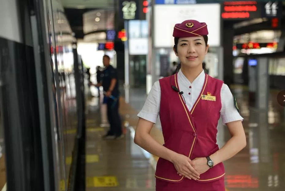 天津首列直达香港高铁到了,看煎饼馃子如何牵手鱼蛋粉