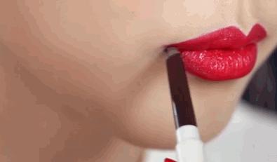 泫雅丰唇后颜值下跌?!但大家都爱这样的“香肠嘴”啊