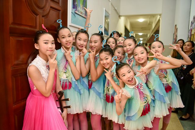 小学禁毒文艺汇演演出视频,文艺汇演演练