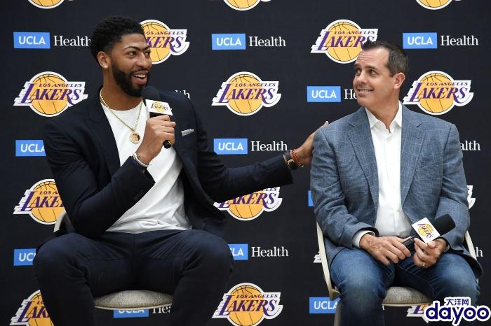 浓眉接过衣钵,浓眉戴维斯3号