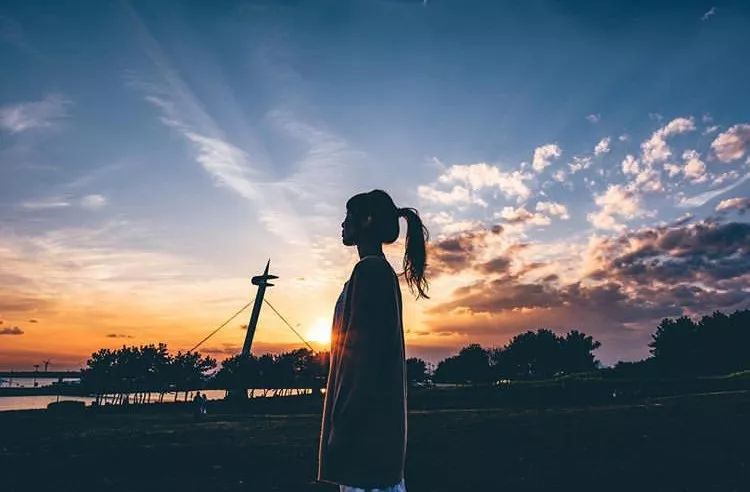 这样拍背影真的太好看了,怎样拍侧脸好看霸气