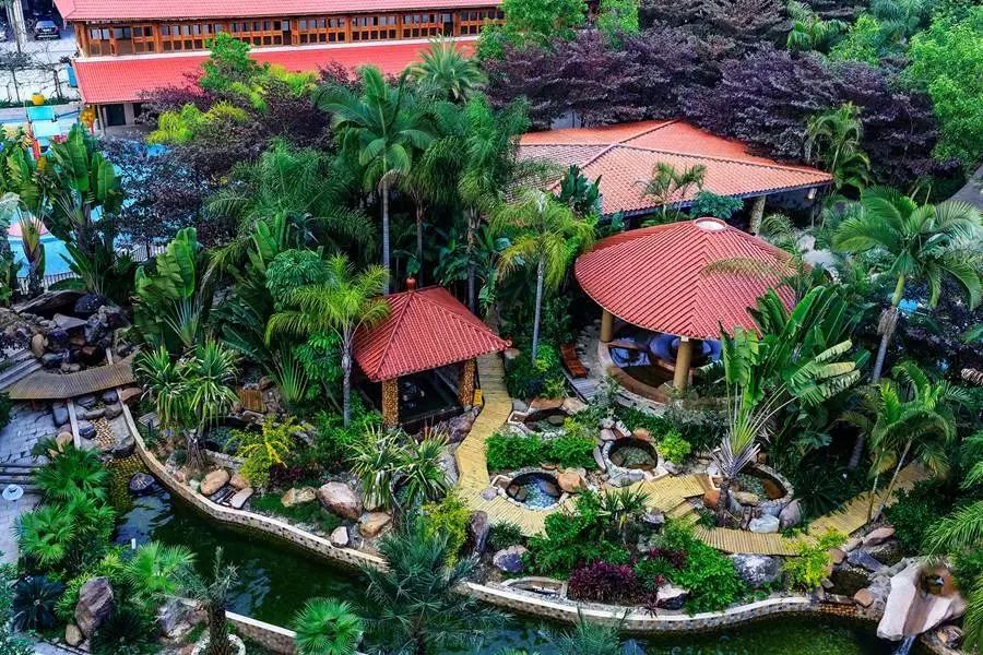 沉浸式泡温泉夏日玩水圣地推荐,送福利啦