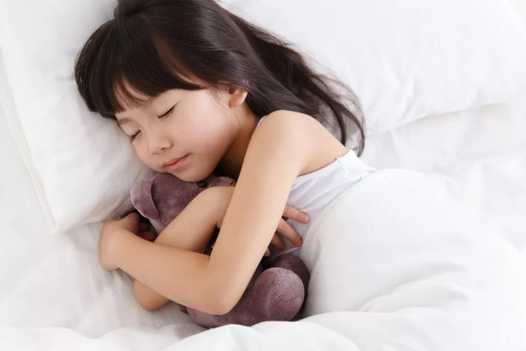 35度的高温吹着风扇还觉得冷,昨晚新野温度