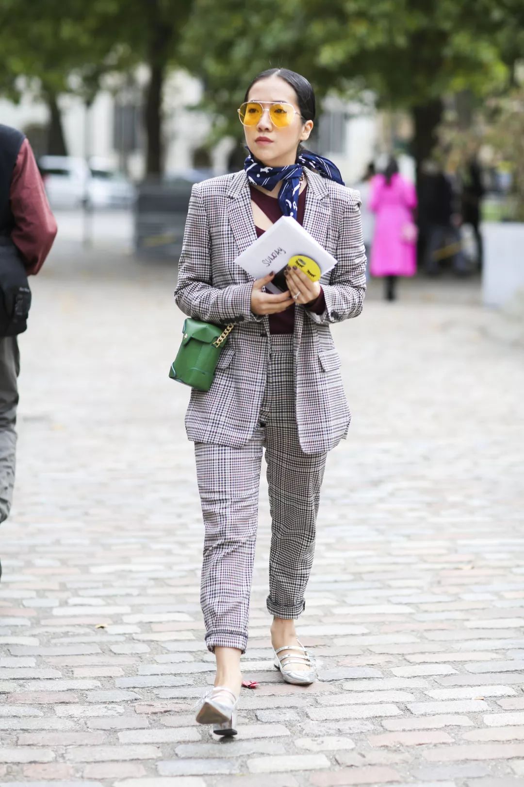 刘雯斜挎休闲包,今年流行的刘雯同款包