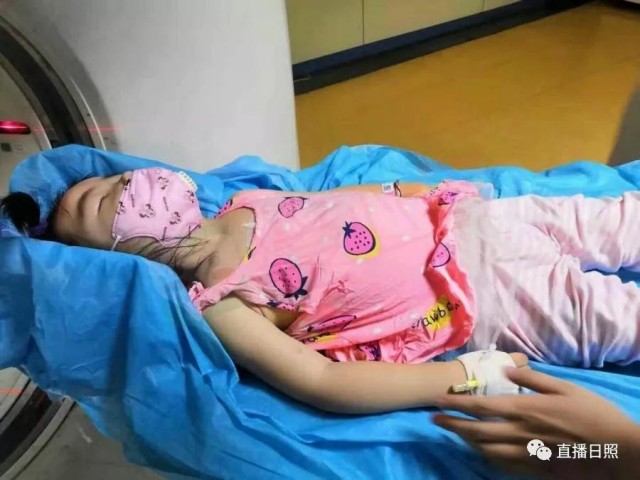 日照2岁宝宝腿上磕出青，医院检查却是这种病！父亲飙泪求助
