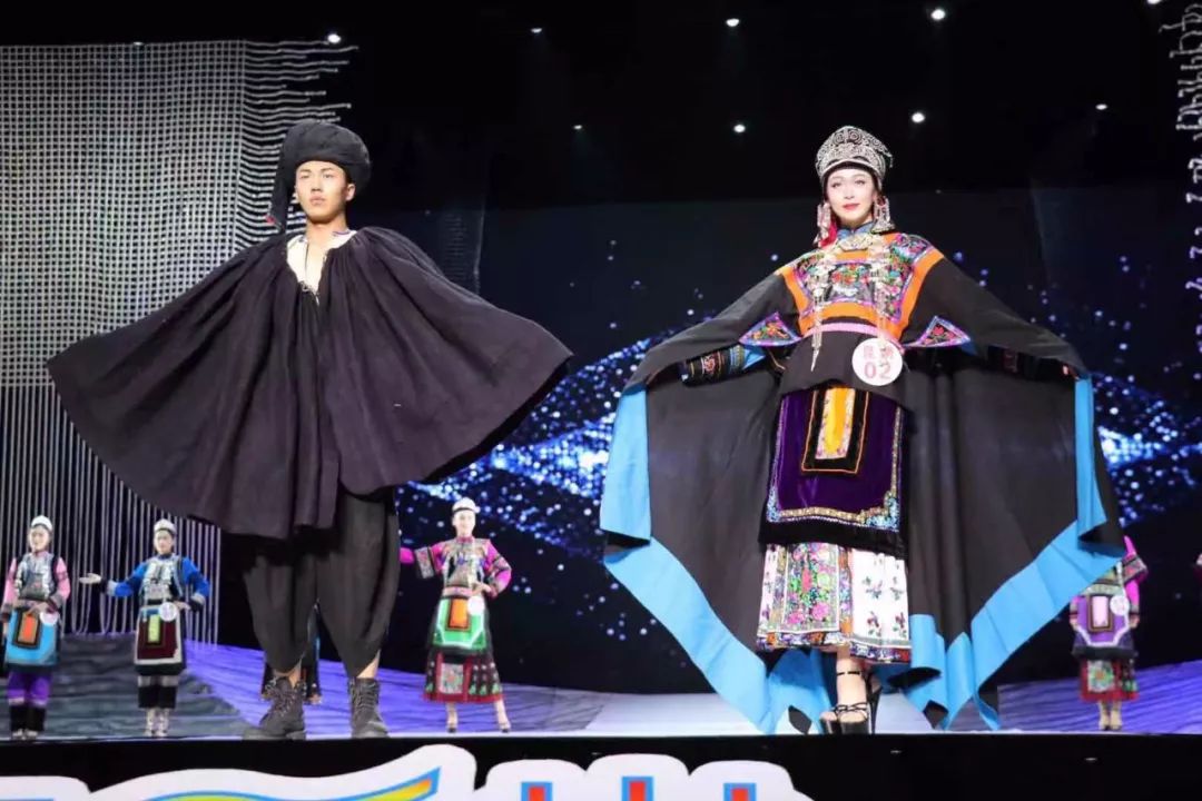 德宏五种少数民族服饰走秀音乐,云南少数民族服饰秀